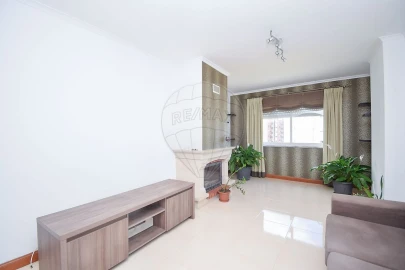 Apartamento T2 para Arrendamento em Algueirão-Mem Martins