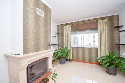 Apartamento T2 para Arrendamento em Algueirão-Mem Martins
