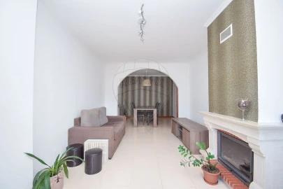 Apartamento T2 para Arrendamento em Algueirão-Mem Martins