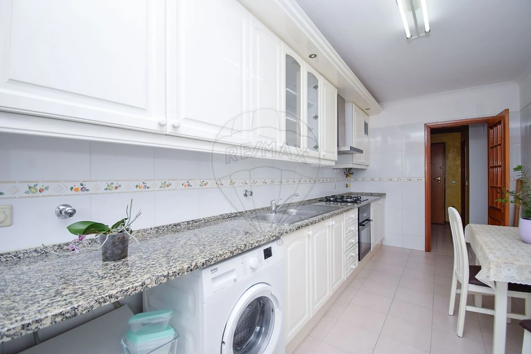 Apartamento T2 para Arrendamento em Algueirão-Mem Martins Foto 2
