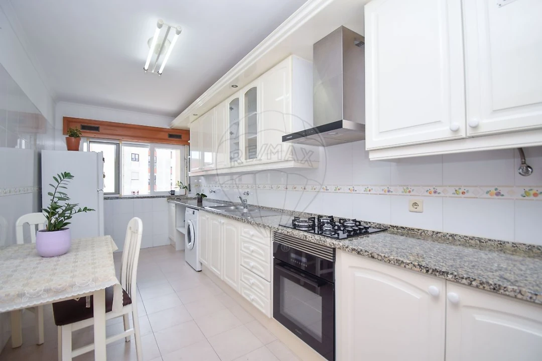 Apartamento T2 para Arrendamento em Algueirão-Mem Martins Foto 4