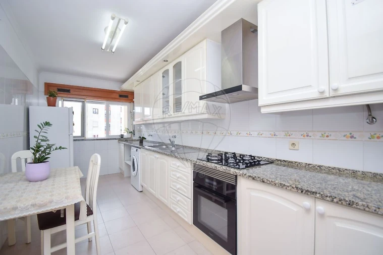 Apartamento T2 para Arrendamento em Algueirão-Mem Martins Foto 4