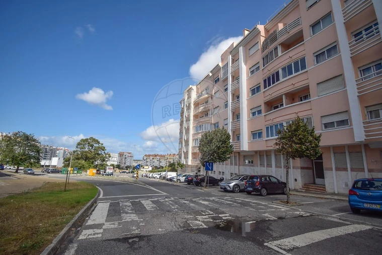 Apartamento T2 para Arrendamento em Algueirão-Mem Martins Foto 5