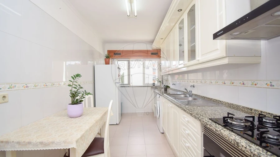 Apartamento T2 para Arrendamento em Algueirão-Mem Martins