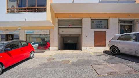 Garagem para Venda em Queluz e Belas