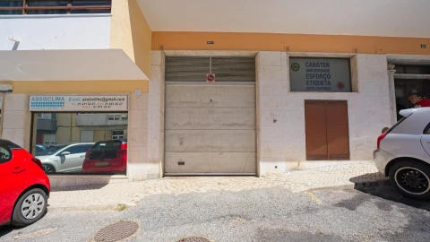 Garagem para Venda em Queluz e Belas