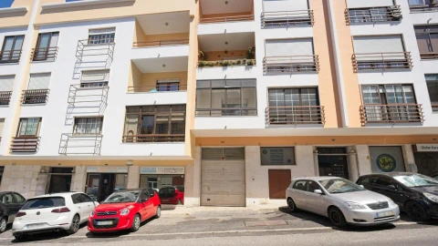 Garagem para Venda em Queluz e Belas