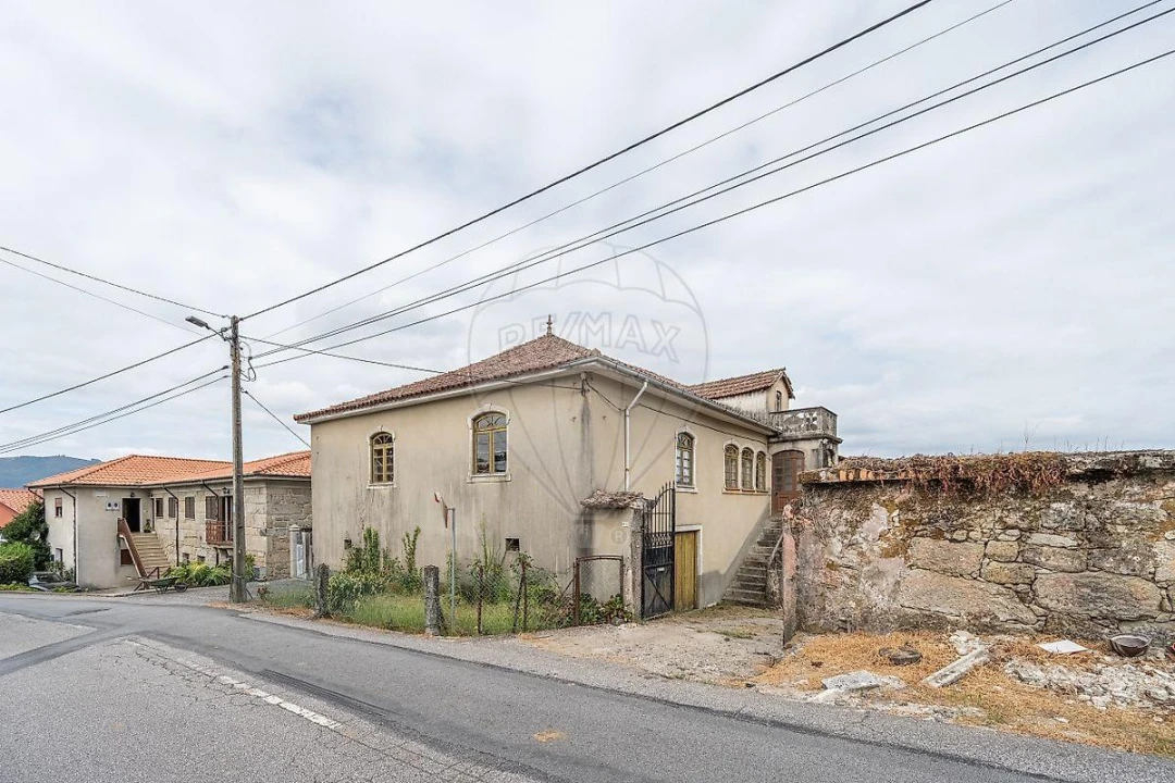 Moradia T5 para Venda em Águas Santas e Moure Foto 1