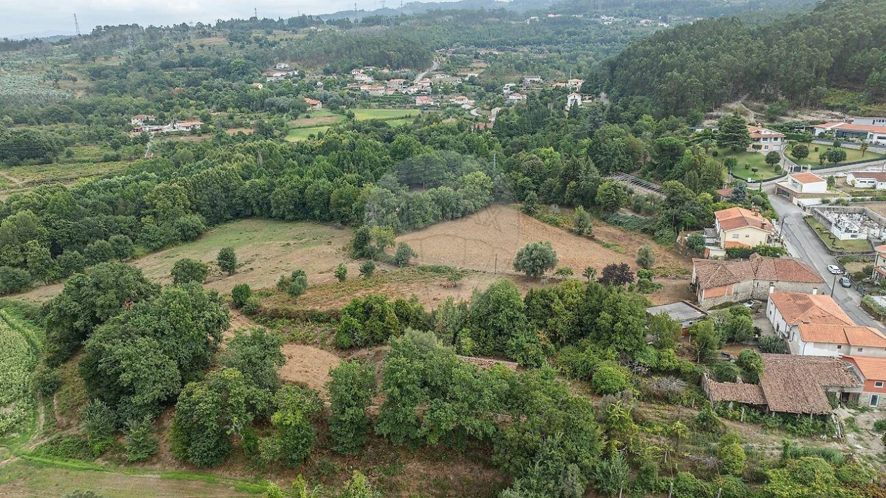 Moradia T5 para Venda em Águas Santas e Moure Foto 3
