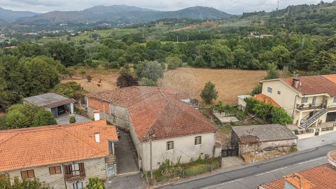 Moradia T5 para Venda em Águas Santas e Moure