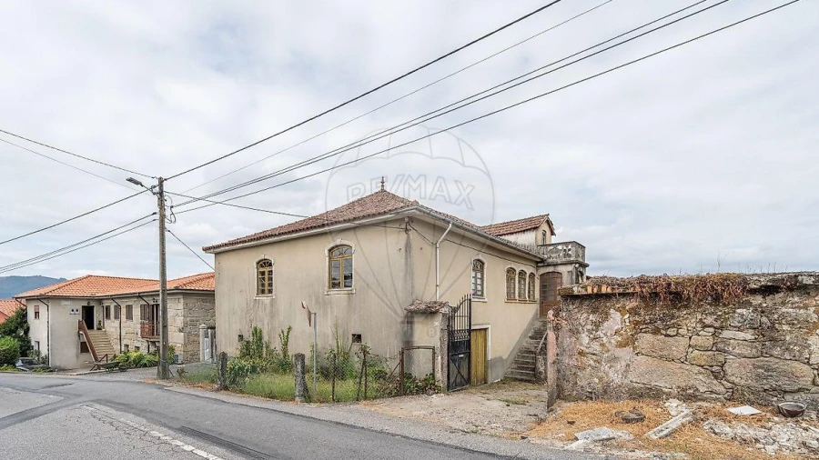 Moradia T5 para Venda em Águas Santas e Moure