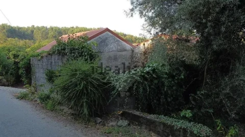 Moradia T1 para Venda em Campos e Louredo