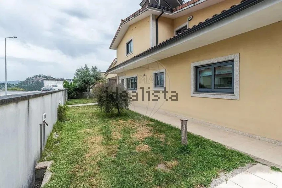 Moradia T6 para Venda em Lanhoso Foto 42