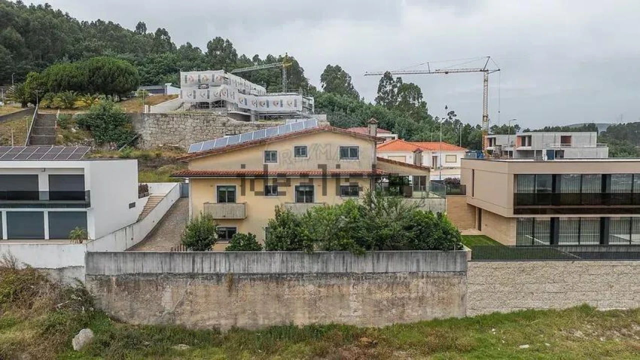 Moradia T6 para Venda em Lanhoso Foto 5