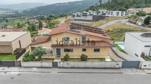Moradia T6 para Venda em Lanhoso