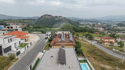 Moradia T6 para Venda em Lanhoso