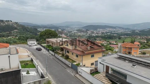 Moradia T6 para Venda em Lanhoso