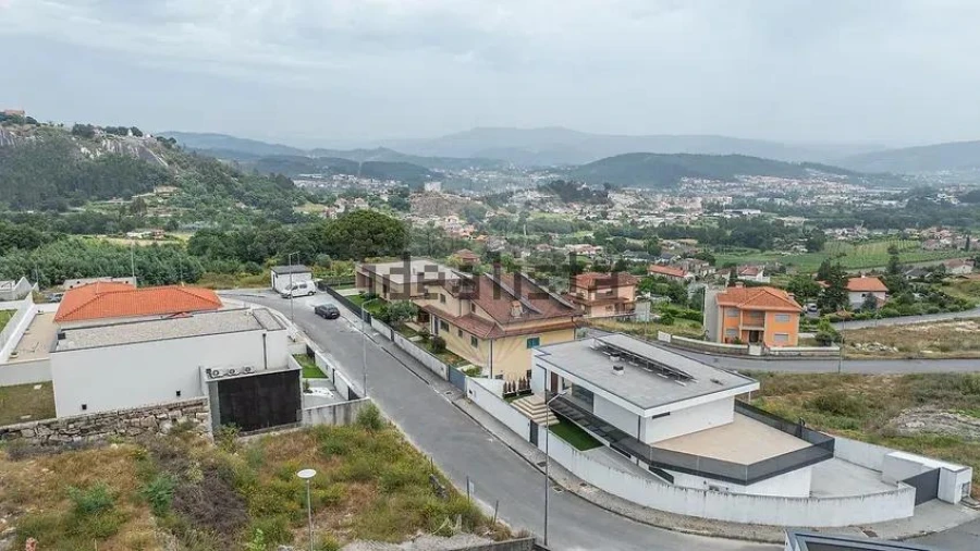 Moradia T6 para Venda em Lanhoso Foto 13