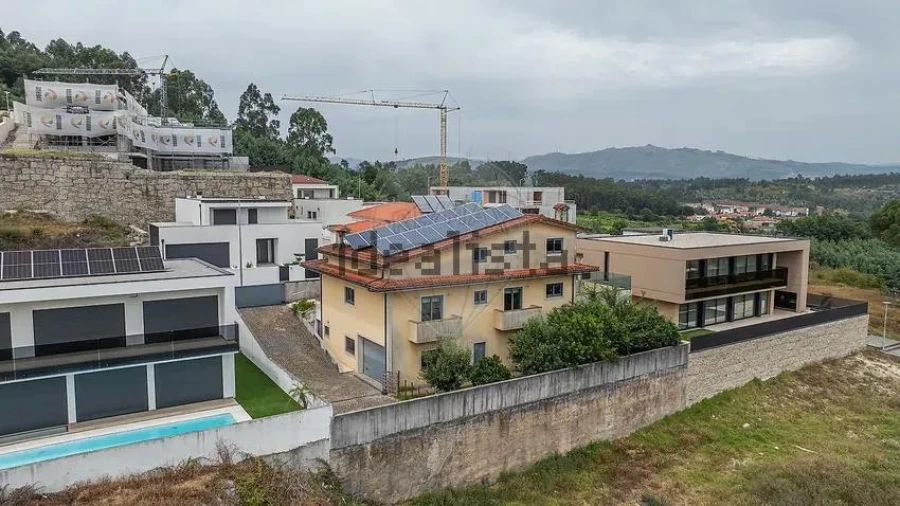 Moradia T6 para Venda em Lanhoso Foto 4