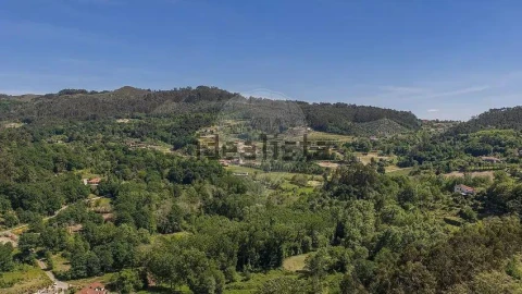 Moradia T1 para Venda em Freitas e Vila Cova