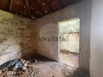 Moradia T1 para Venda em Freitas e Vila Cova