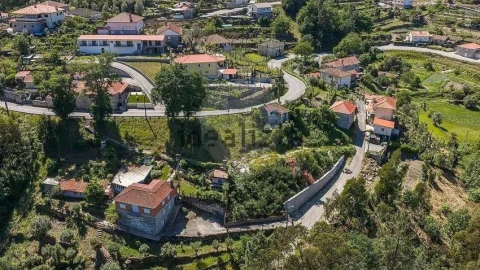 Moradia T1 para Venda em Freitas e Vila Cova