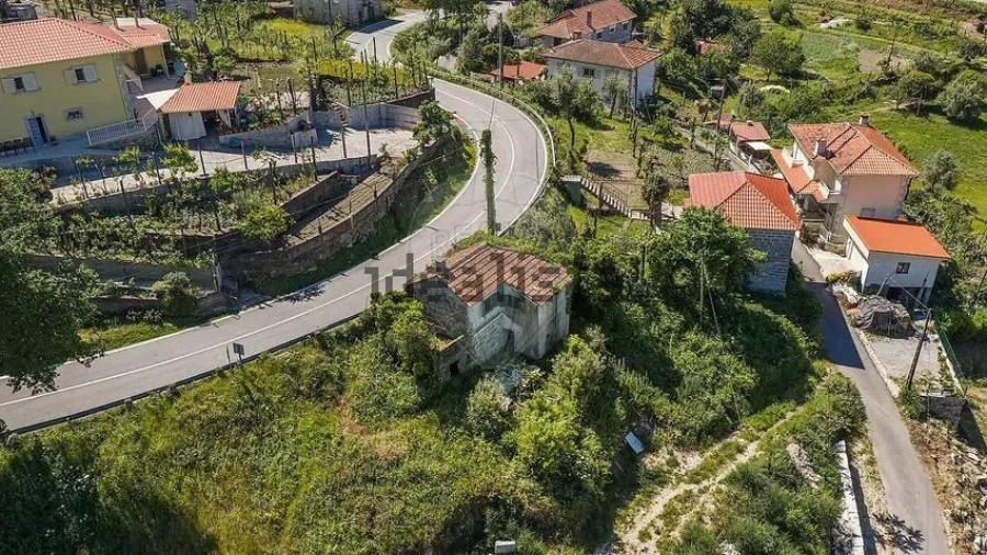 Moradia T1 para Venda em Freitas e Vila Cova Foto 4
