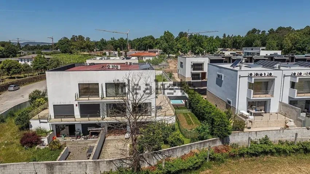Moradia T4 para Venda em Braga (Maximinos, Sé e Cividade) Foto 42