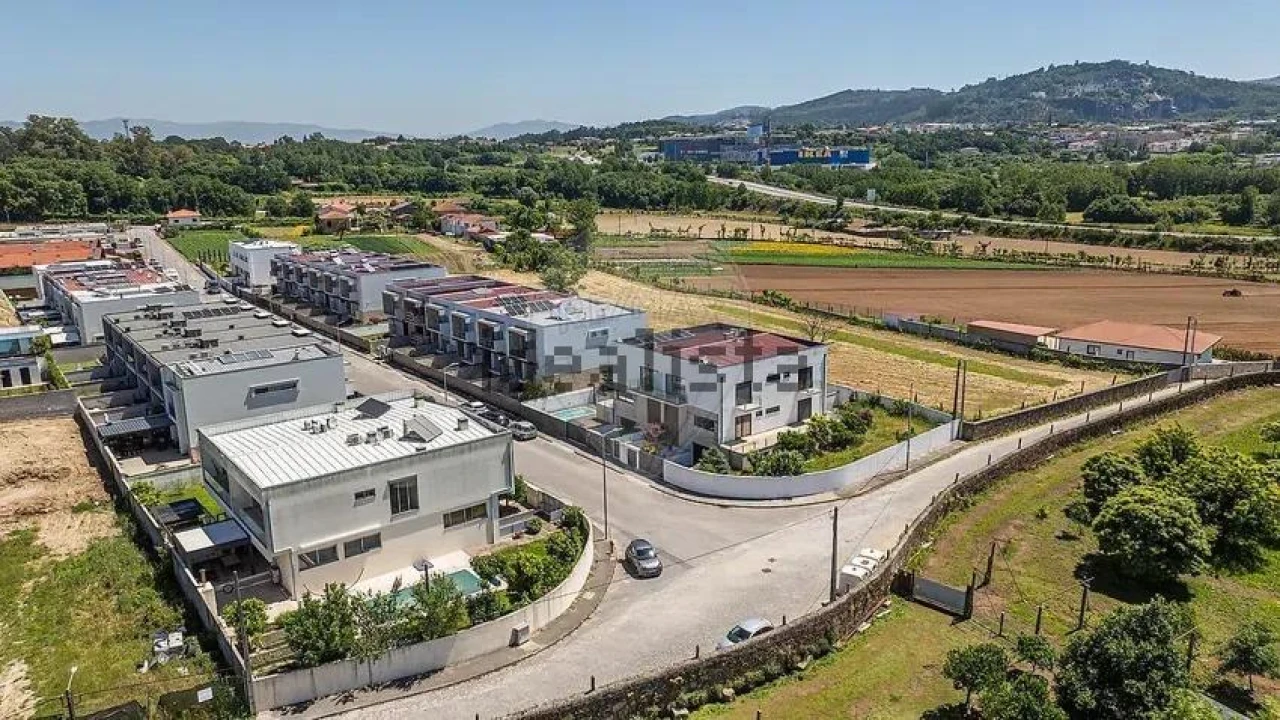 Moradia T4 para Venda em Braga (Maximinos, Sé e Cividade) Foto 43