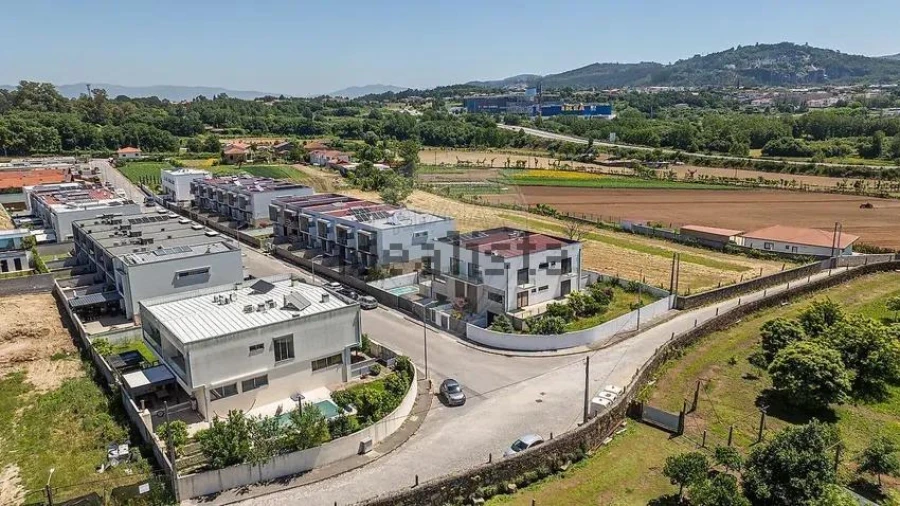 Moradia T4 para Venda em Braga (Maximinos, Sé e Cividade) Foto 43
