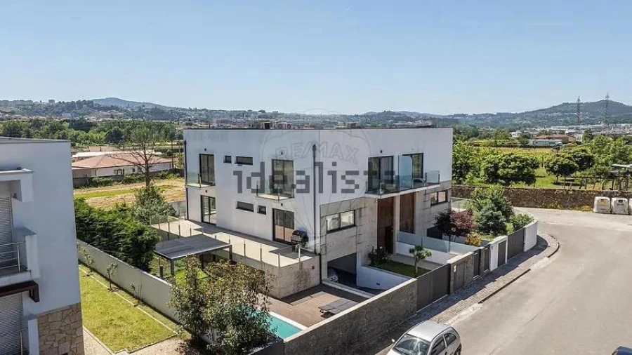 Moradia T4 para Venda em Braga (Maximinos, Sé e Cividade)