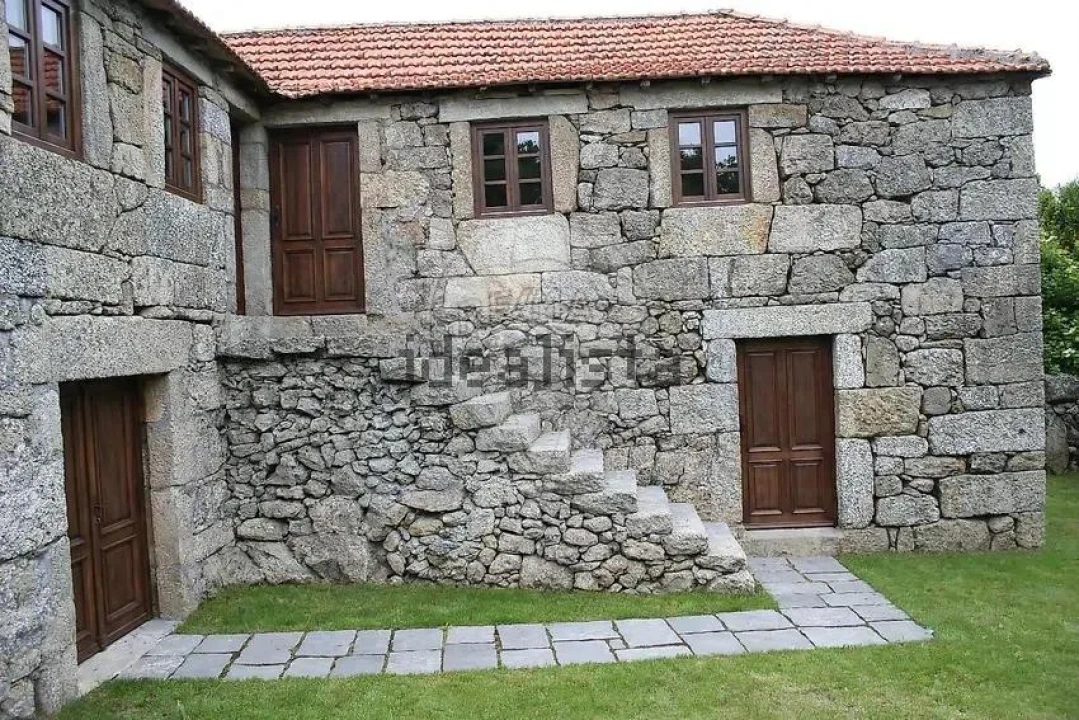 Moradia T1 para Venda em Vila e Roussas Foto 4