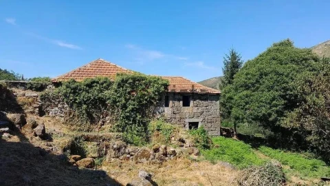Moradia T1 para Venda em Vila e Roussas