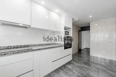 Apartamento T3 para Venda em Braga (Maximinos, Sé e Cividade)