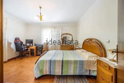 Moradia T4 para Venda em Moure