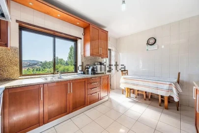 Moradia T4 para Venda em Moure