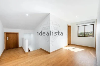 Moradia T4 para Venda em Moure