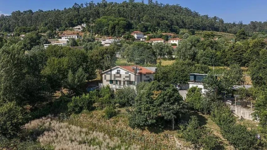 Moradia T4 para Venda em Moure Foto 9