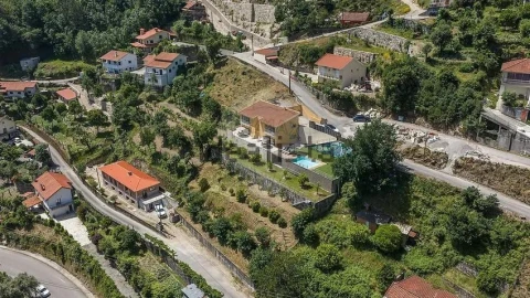 Moradia T3 para Venda em Rio Caldo