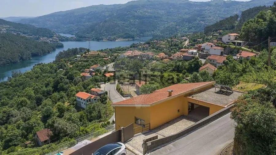 Moradia T3 para Venda em Rio Caldo Foto 17
