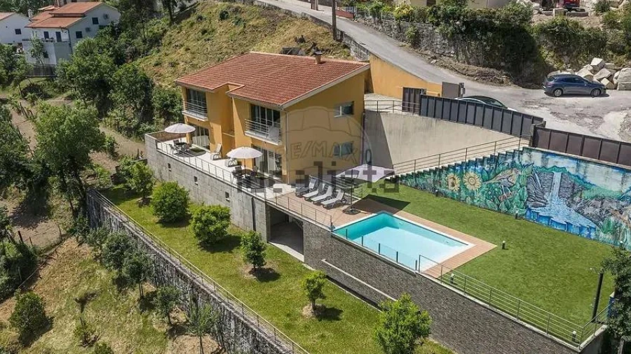 Moradia T3 para Venda em Rio Caldo