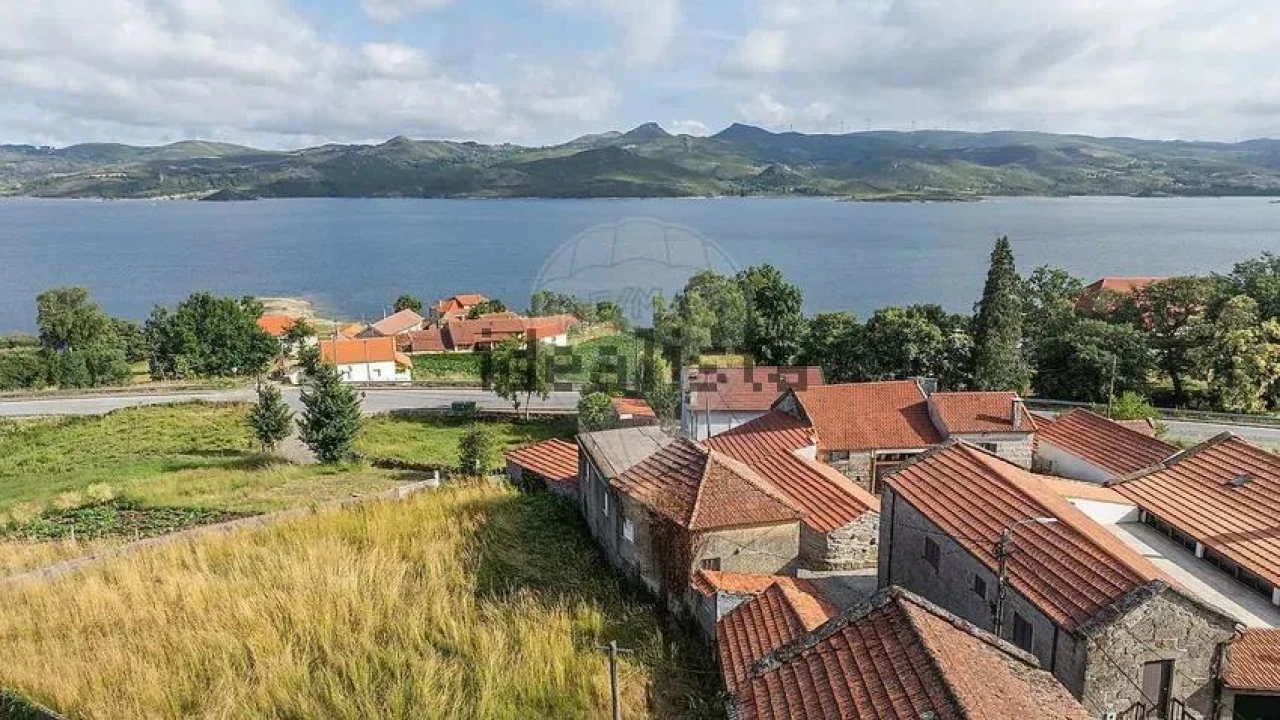 Moradia T3 para Venda em Viade de Baixo e Fervidelas Foto 10