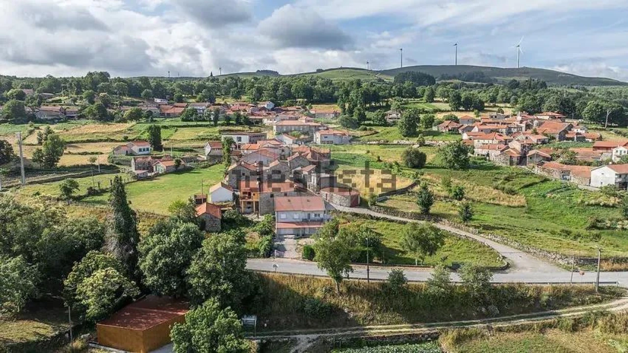 Moradia T3 para Venda em Viade de Baixo e Fervidelas Foto 8