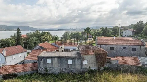 Moradia T3 para Venda em Viade de Baixo e Fervidelas