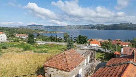 Moradia T3 para Venda em Viade de Baixo e Fervidelas
