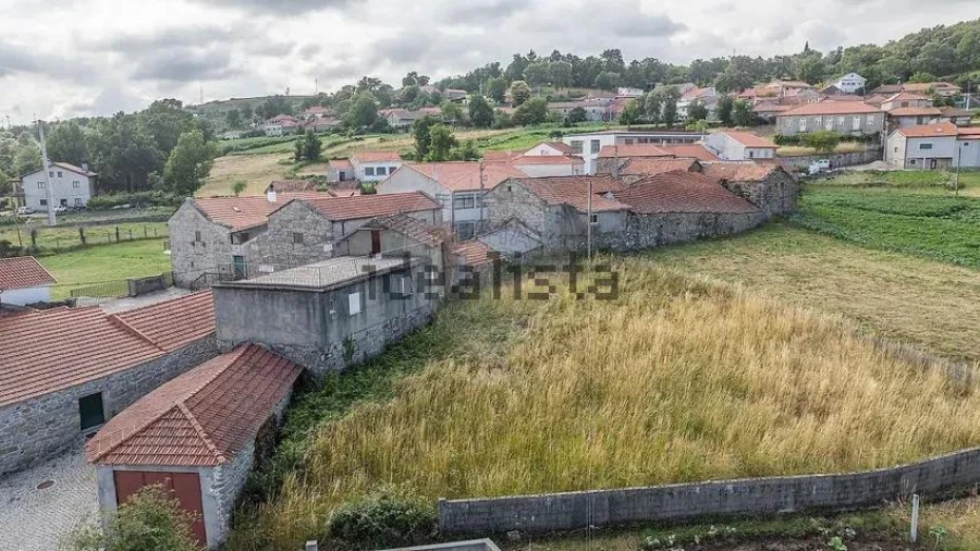 Moradia T3 para Venda em Viade de Baixo e Fervidelas Foto 2