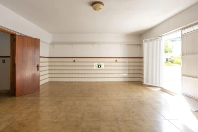 Moradia T5 para Venda em Charneca de Caparica e Sobreda