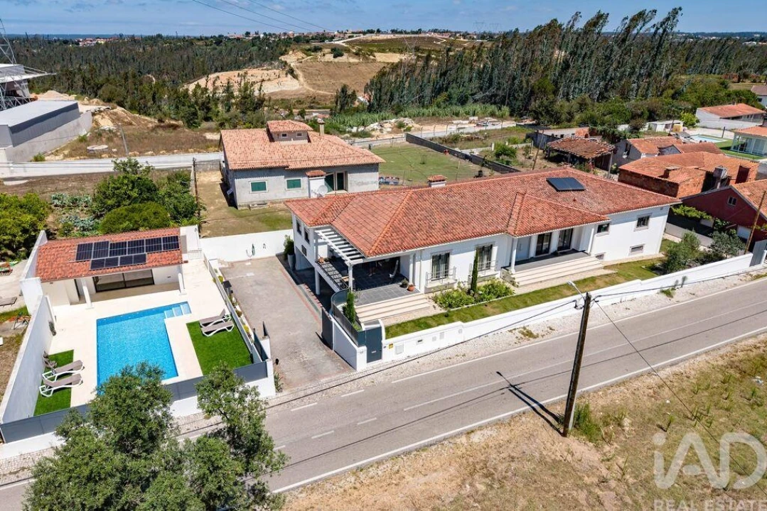 Moradia T5 para Venda em Souto da Carpalhosa e Ortigosa Foto 1