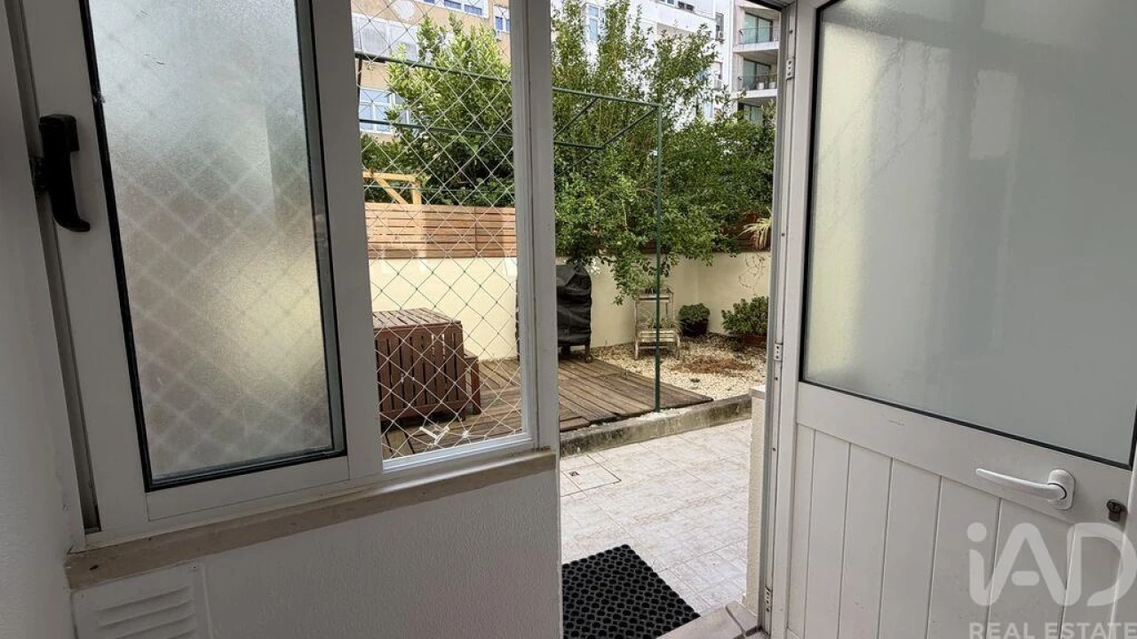 Apartamento T2 para Venda em Campo de Ourique Foto 3