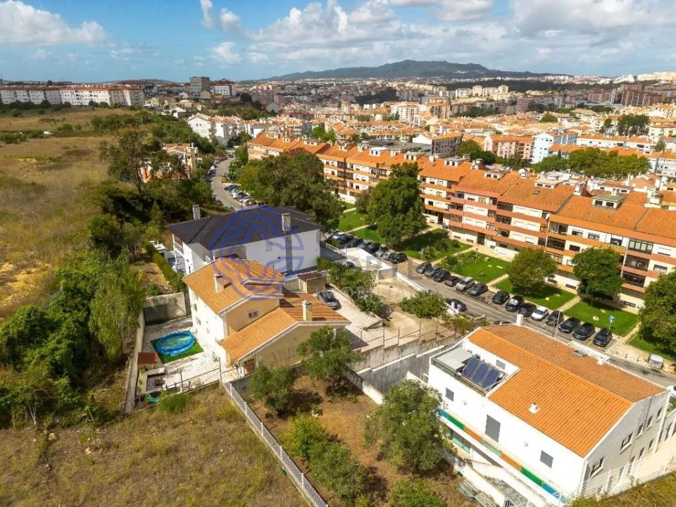 Moradia T5 para Venda em Agualva e Mira-Sintra Foto 5